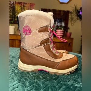 Totes girls winter boots size 6. Tan and pink. Insulated.